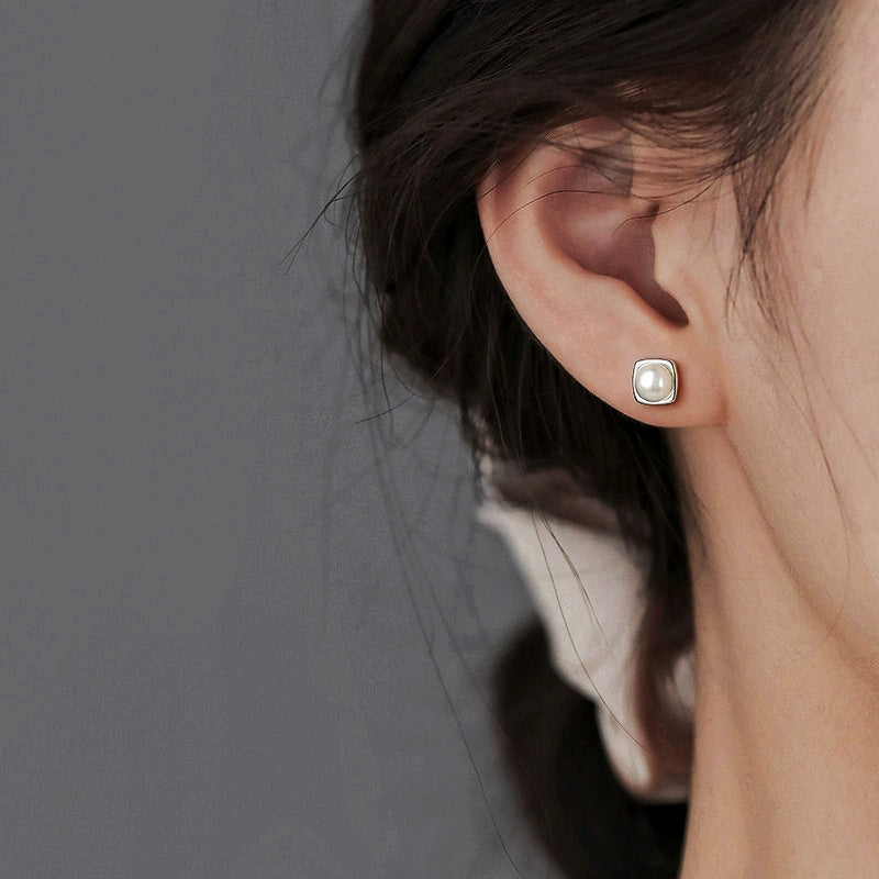 CAMILLE | CLASSIC PEARL STUD EARRINGS